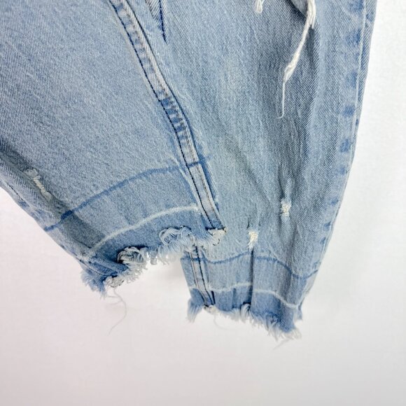 Abercrombie & Fitch Distressed High Rise Mom Jean Raw Hem Light Wash Size 26 2 - Picture 4 of 11